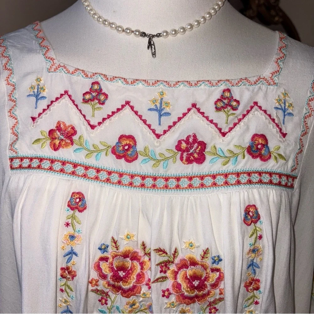 Savannah Jane Embroidered White Blouse NWOT - Picture 10 of 15